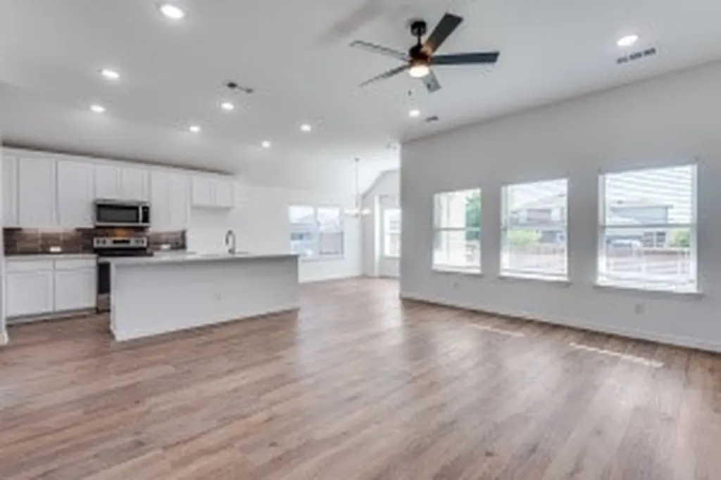 1524 N Carolina Avenue Lancaster TX 75134