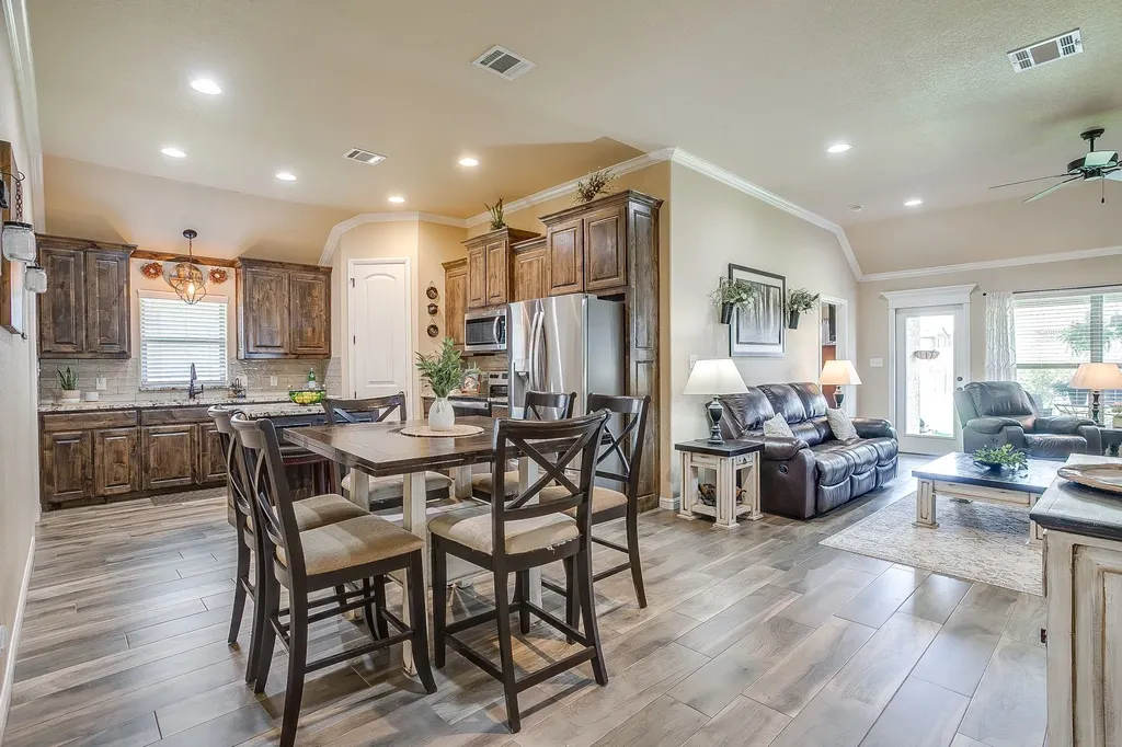 3207 Windcrest Drive Granbury TX 76049