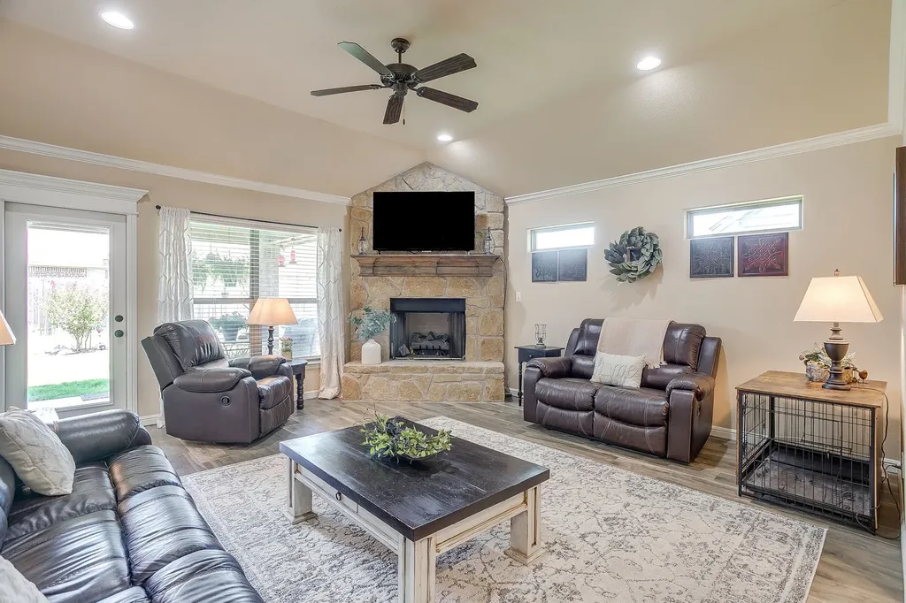 3207 Windcrest Drive Granbury TX 76049