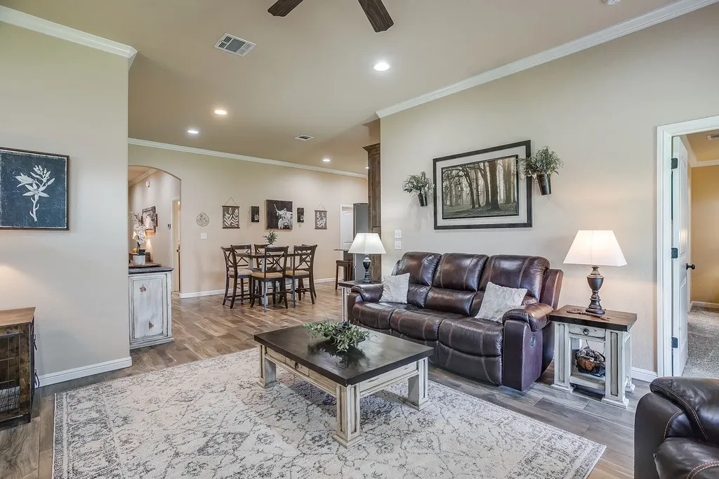3207 Windcrest Drive Granbury TX 76049