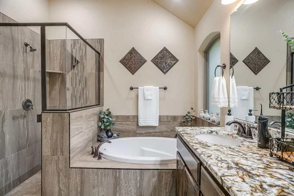 3207 Windcrest Drive Granbury TX 76049