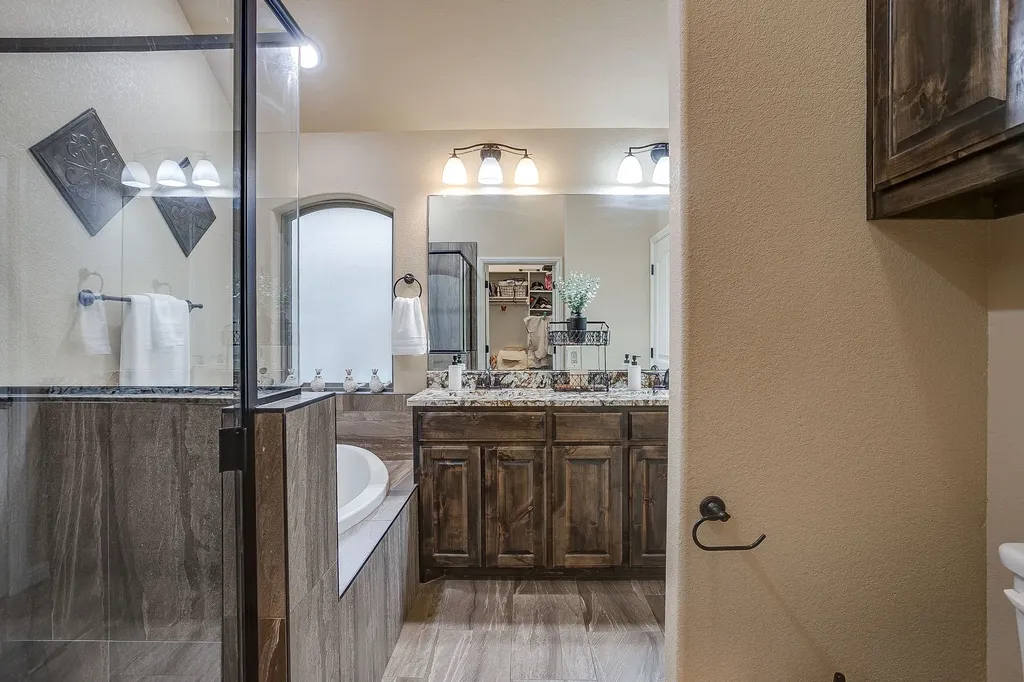 3207 Windcrest Drive Granbury TX 76049
