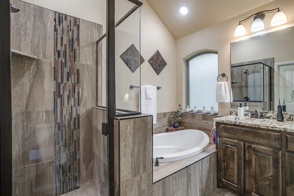 3207 Windcrest Drive Granbury TX 76049