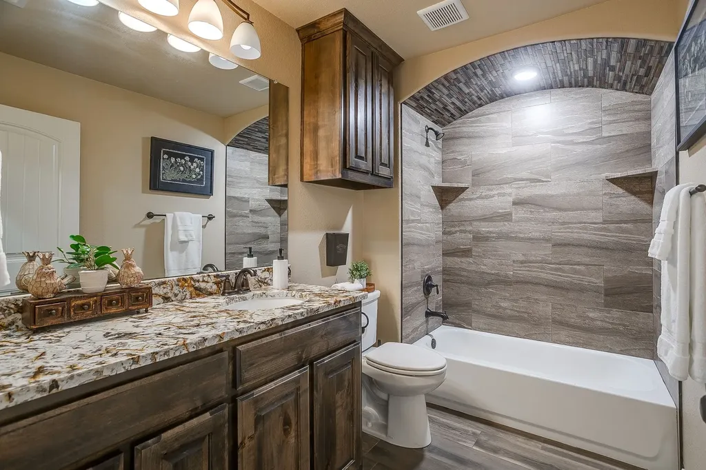 3207 Windcrest Drive Granbury TX 76049
