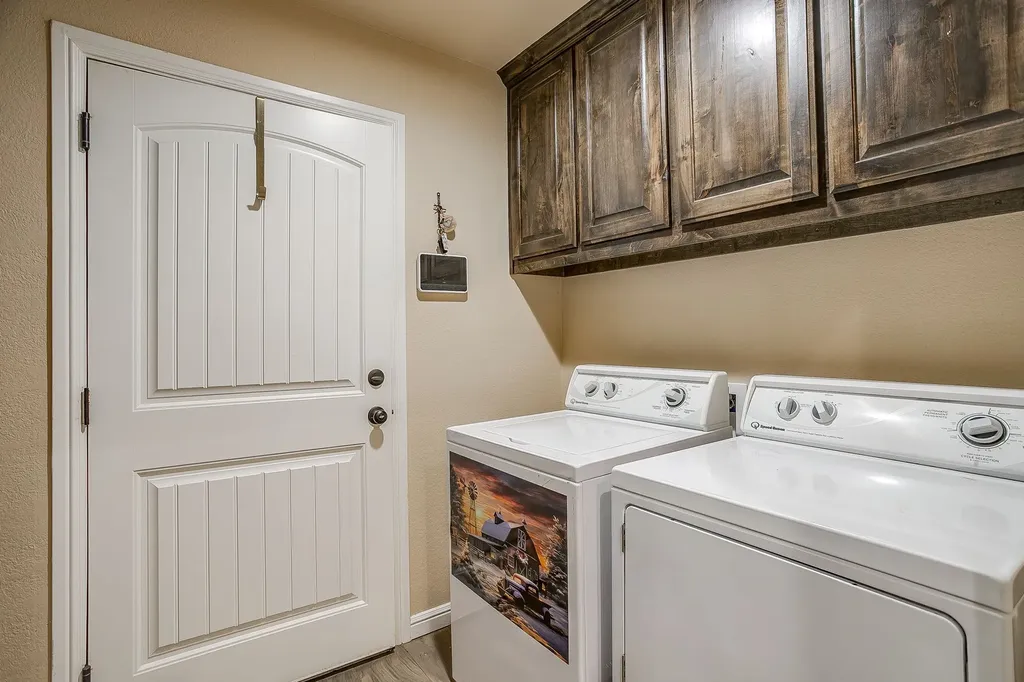 3207 Windcrest Drive Granbury TX 76049