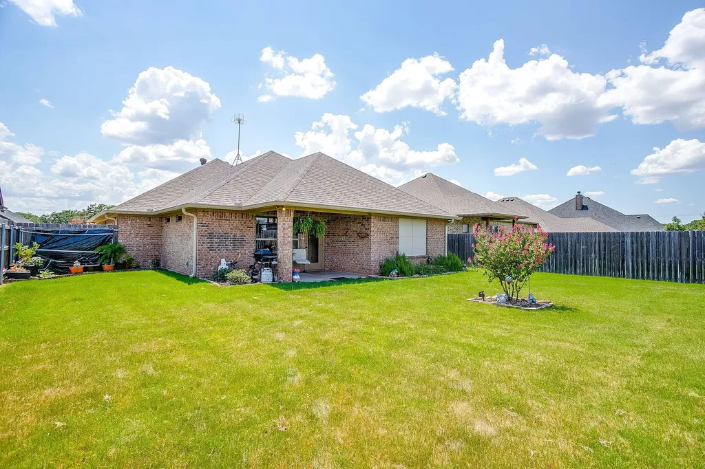 3207 Windcrest Drive Granbury TX 76049