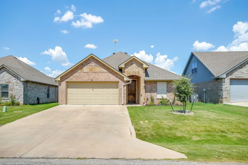 3207 Windcrest Drive Granbury TX 76049