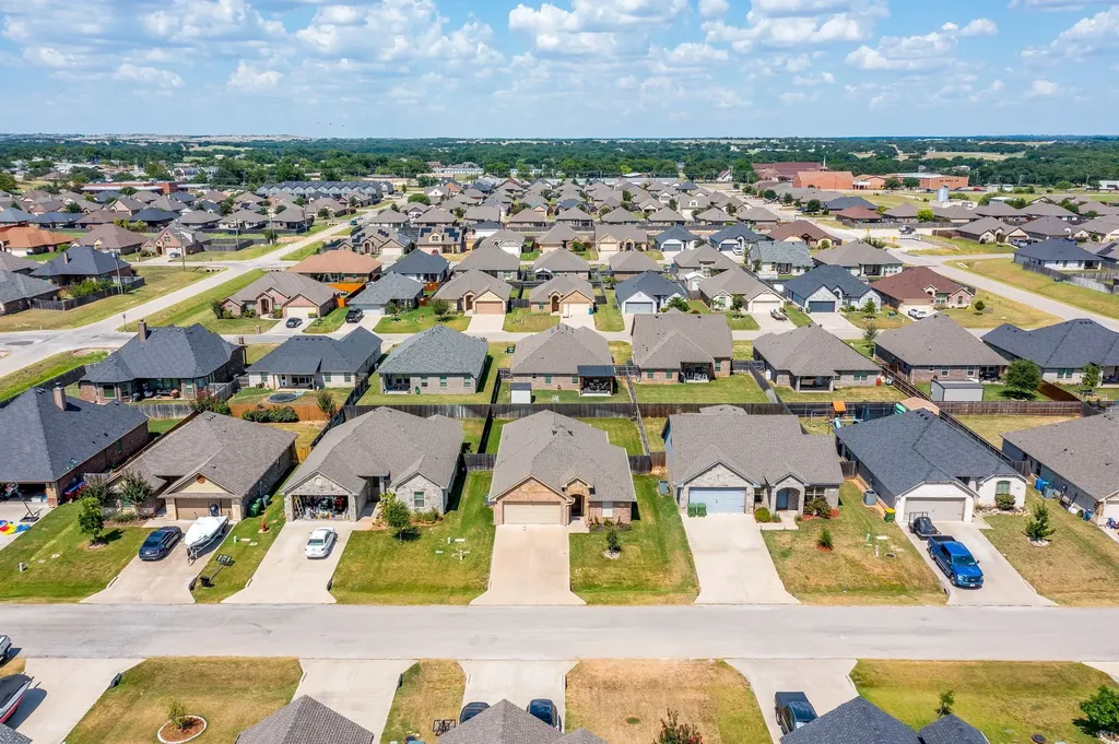 3207 Windcrest Drive Granbury TX 76049