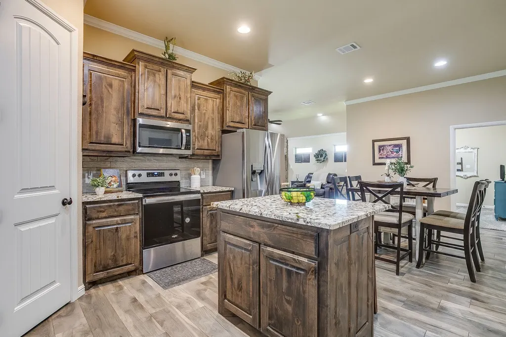 3207 Windcrest Drive Granbury TX 76049