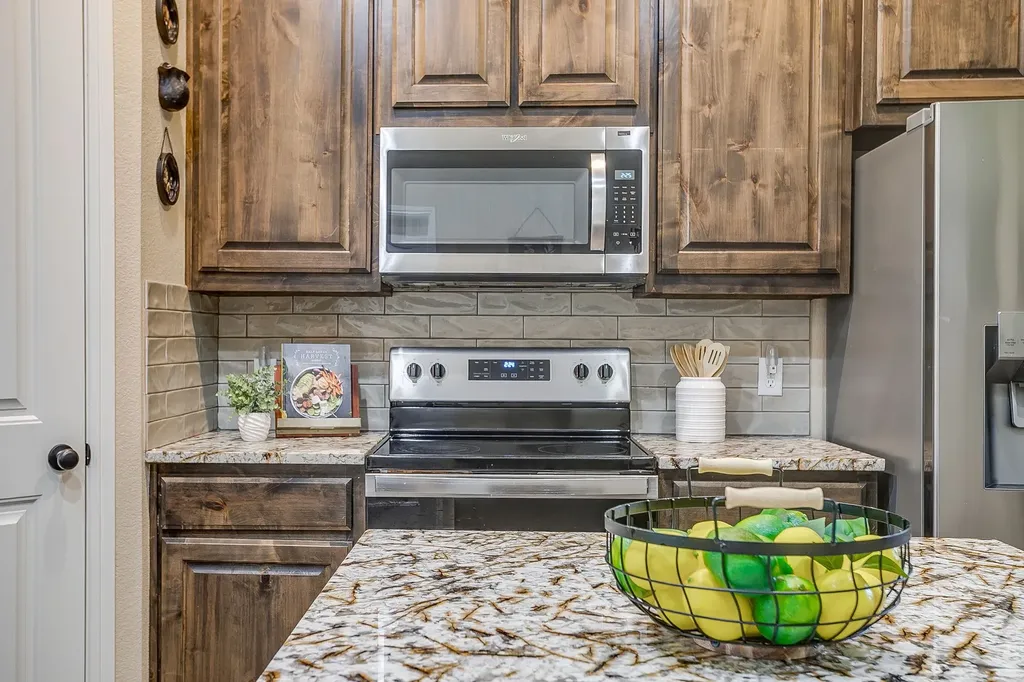 3207 Windcrest Drive Granbury TX 76049