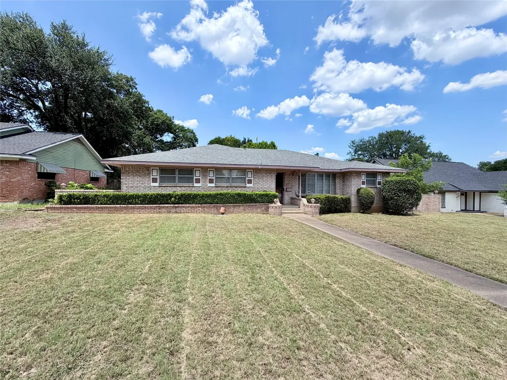 3811 Laurel Canyon Drive Dallas TX 75233