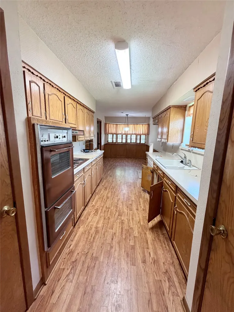 3811 Laurel Canyon Drive Dallas TX 75233