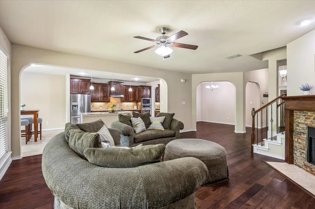 8 Duskview Lane Edgecliff Village TX 76134