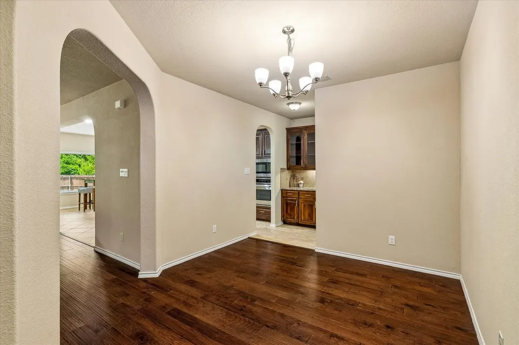 8 Duskview Lane Edgecliff Village TX 76134