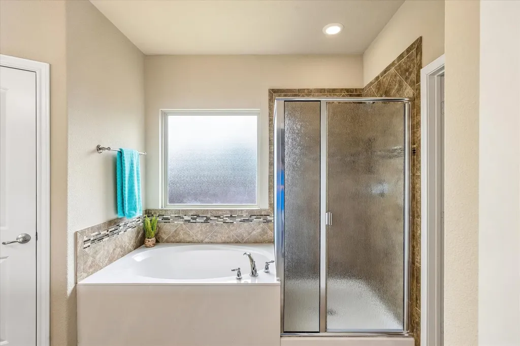 8 Duskview Lane Edgecliff Village TX 76134