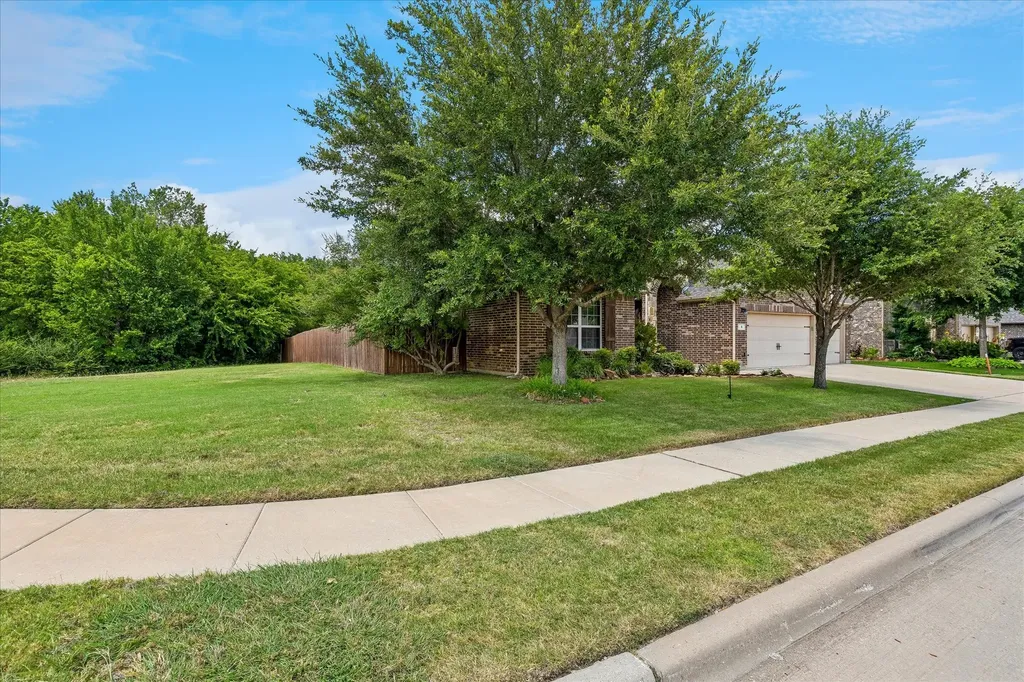 8 Duskview Lane Edgecliff Village TX 76134