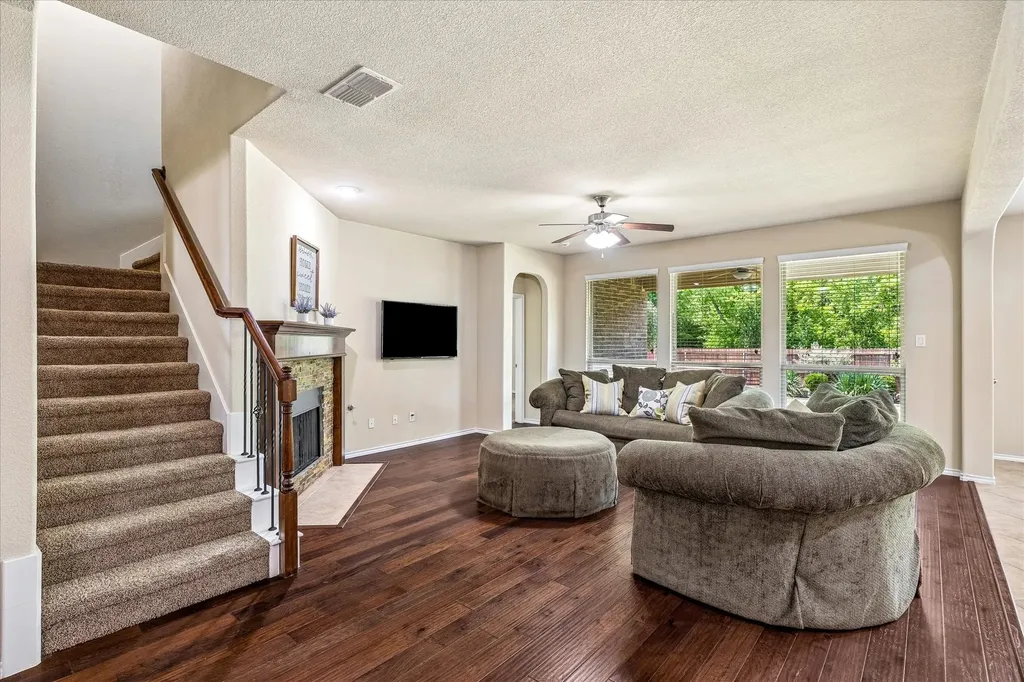 8 Duskview Lane Edgecliff Village TX 76134