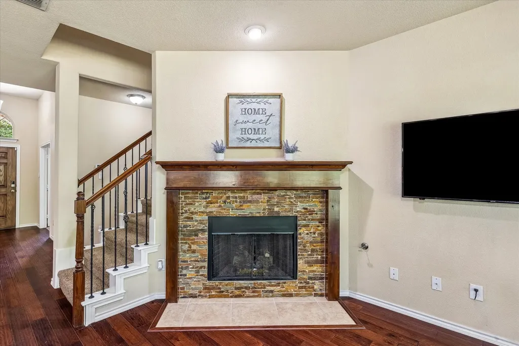 8 Duskview Lane Edgecliff Village TX 76134