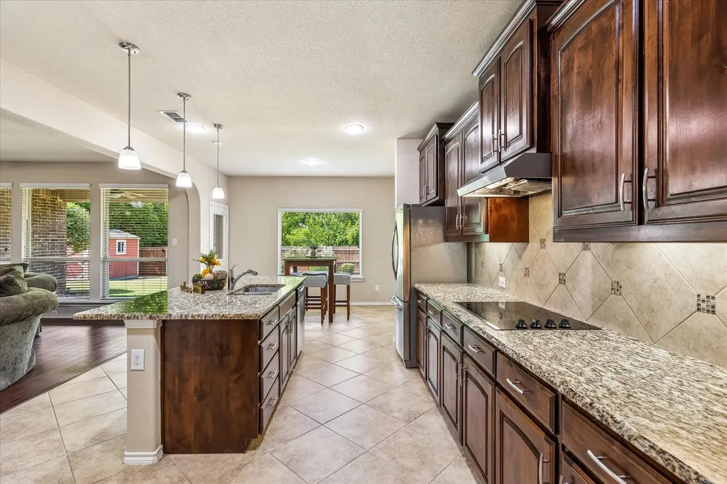 8 Duskview Lane Edgecliff Village TX 76134