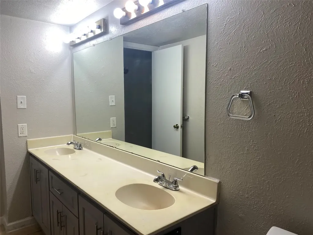 2425 Limestone Drive Arlington TX 76014