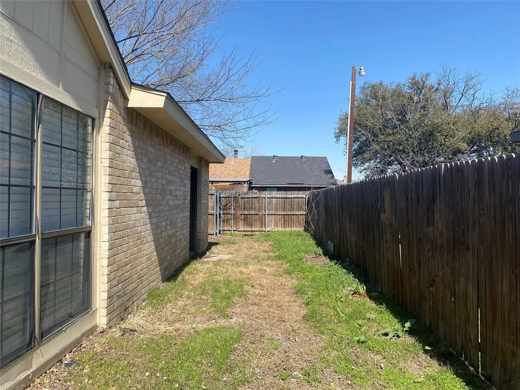 2425 Limestone Drive Arlington TX 76014