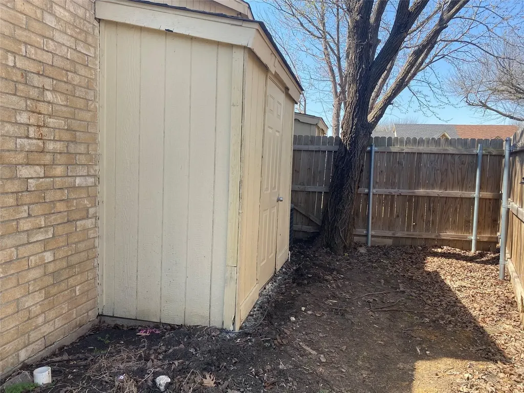 2425 Limestone Drive Arlington TX 76014