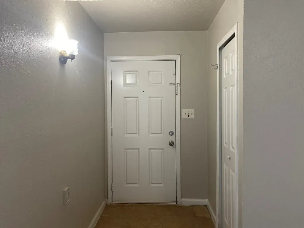 2425 Limestone Drive Arlington TX 76014
