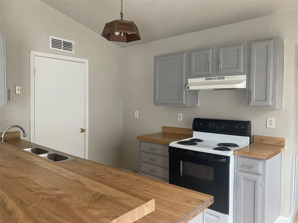 2425 Limestone Drive Arlington TX 76014
