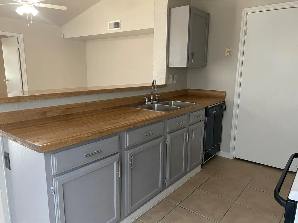 2425 Limestone Drive Arlington TX 76014