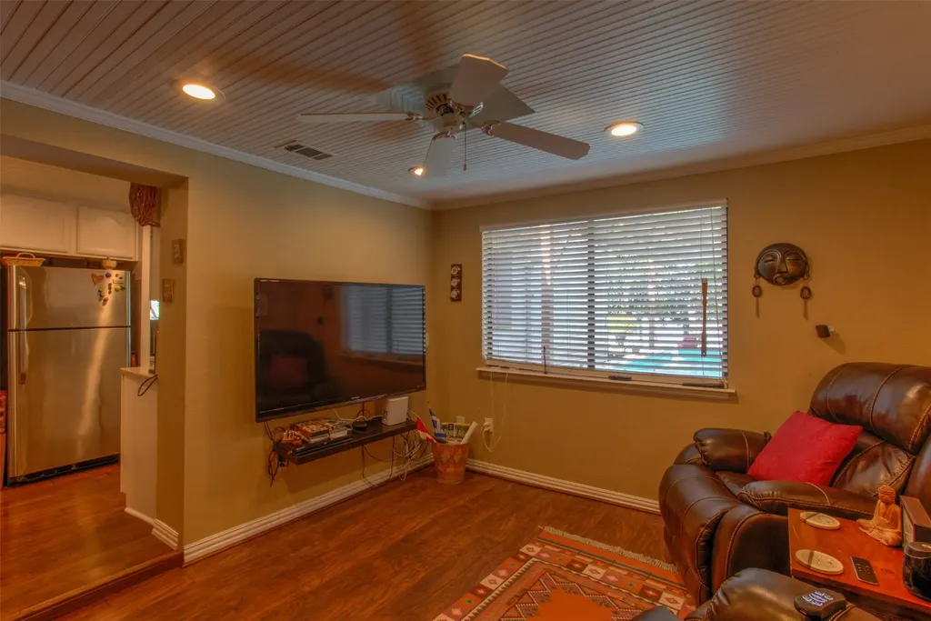 371 County Road 4874 Newark TX 76071