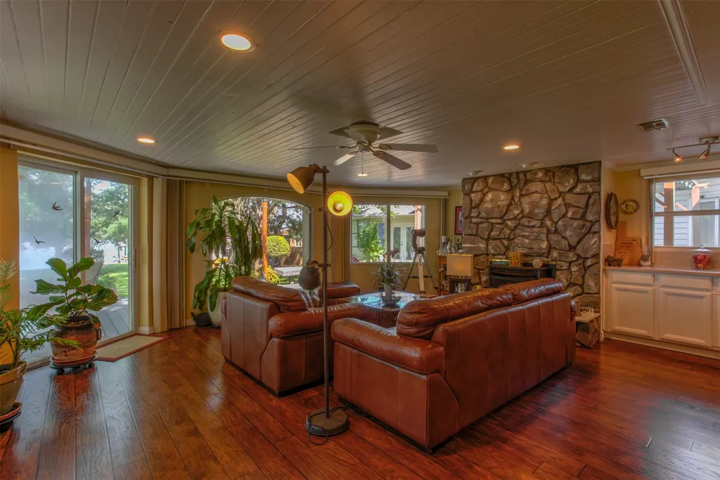 371 County Road 4874 Newark TX 76071