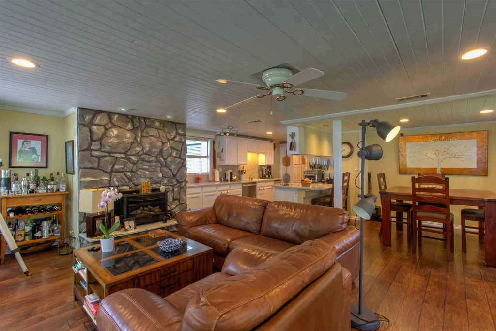 371 County Road 4874 Newark TX 76071