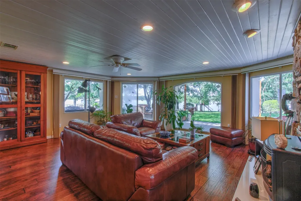 371 County Road 4874 Newark TX 76071