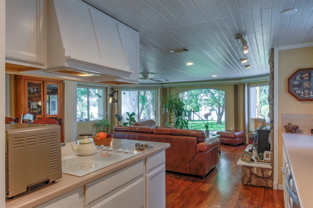 371 County Road 4874 Newark TX 76071