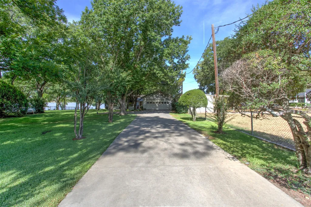 371 County Road 4874 Newark TX 76071