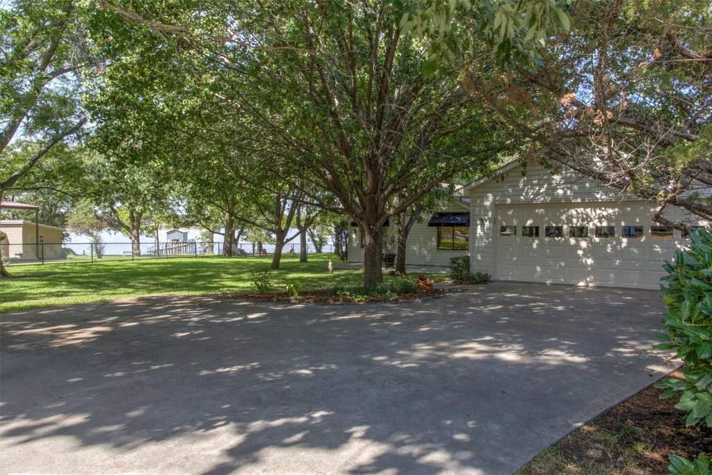 371 County Road 4874 Newark TX 76071