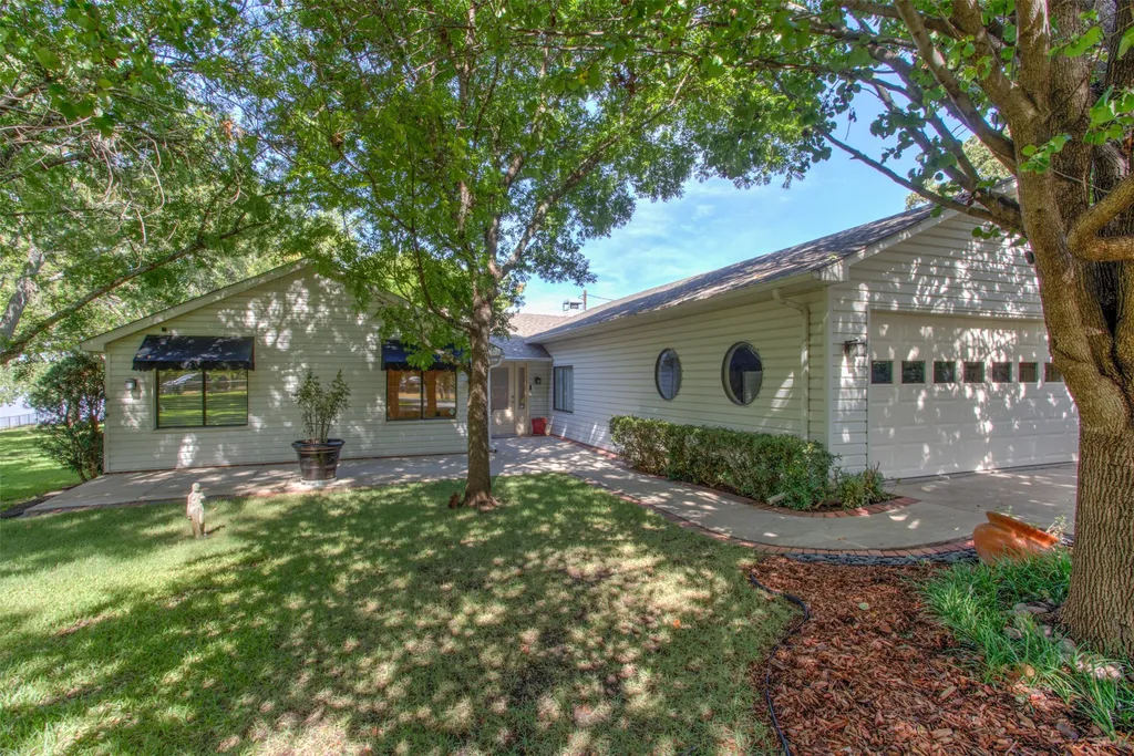 371 County Road 4874 Newark TX 76071