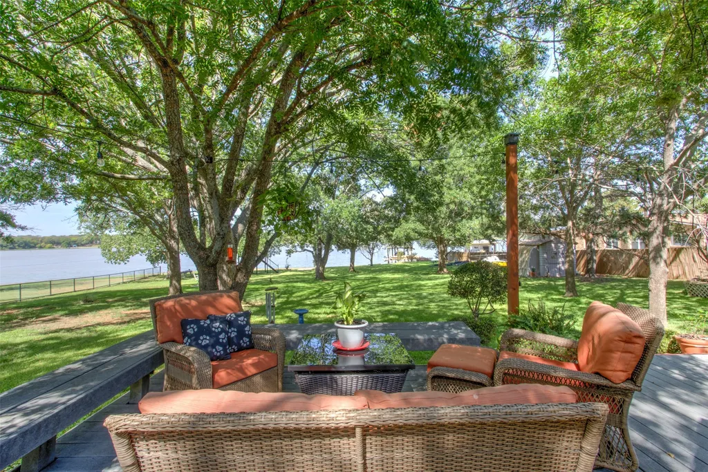 371 County Road 4874 Newark TX 76071