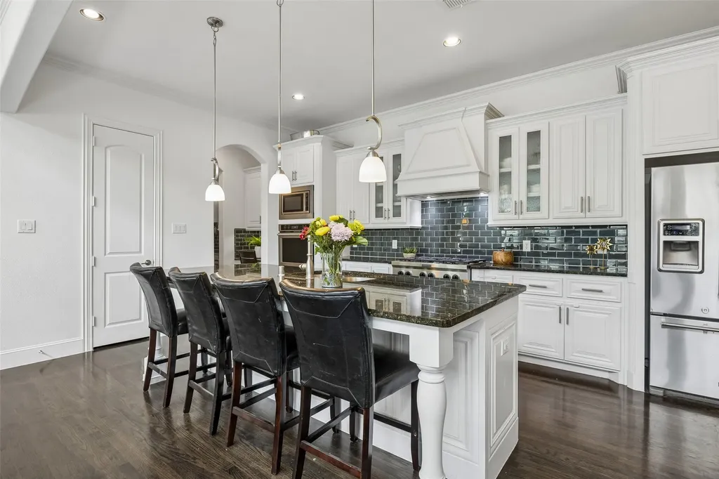 1022 Shadyside Lane Dallas TX 75223