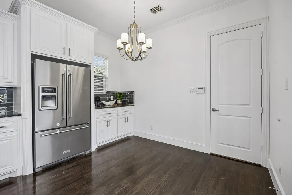 1022 Shadyside Lane Dallas TX 75223