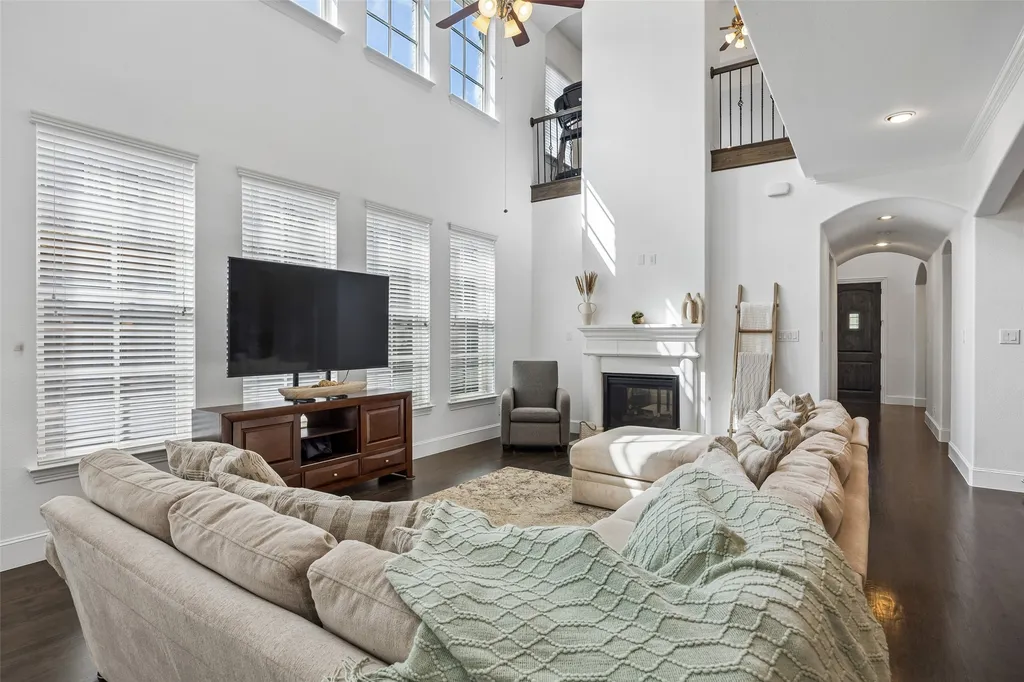 1022 Shadyside Lane Dallas TX 75223