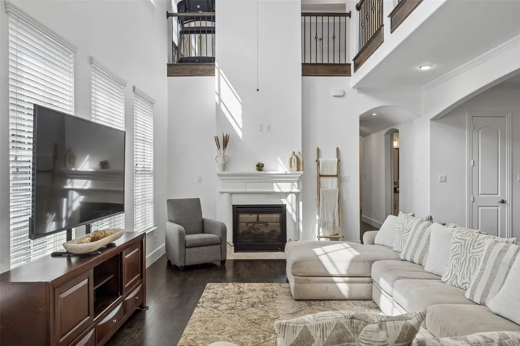 1022 Shadyside Lane Dallas TX 75223