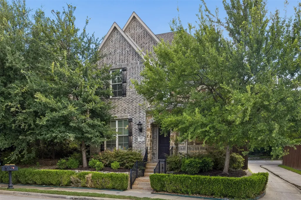 1022 Shadyside Lane Dallas TX 75223