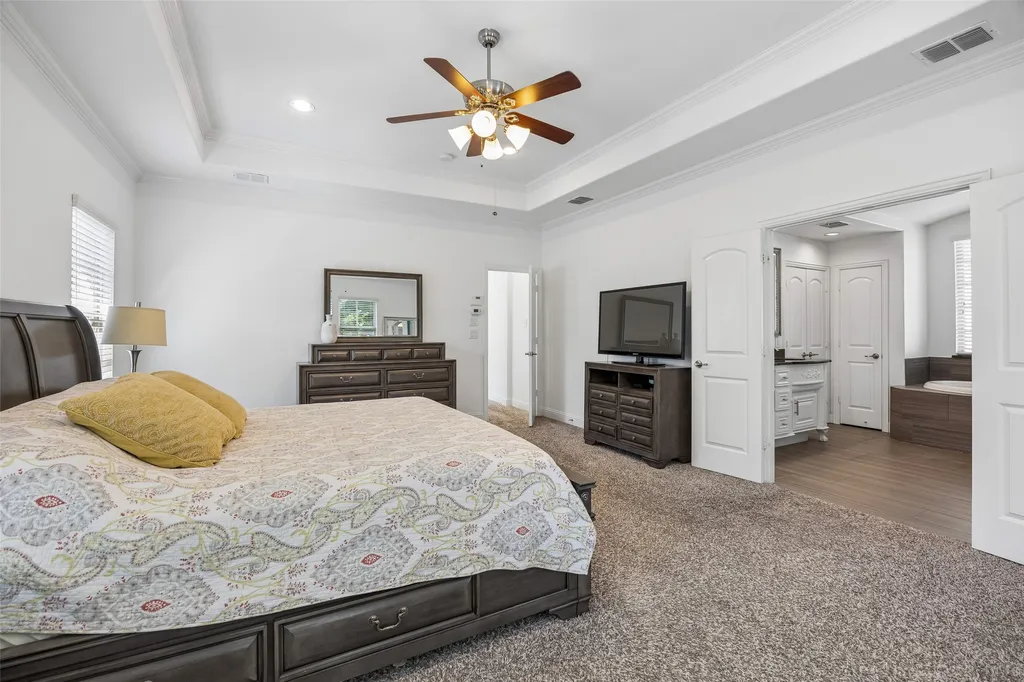 1022 Shadyside Lane Dallas TX 75223