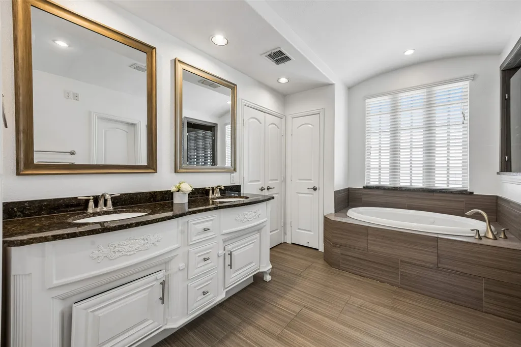 1022 Shadyside Lane Dallas TX 75223