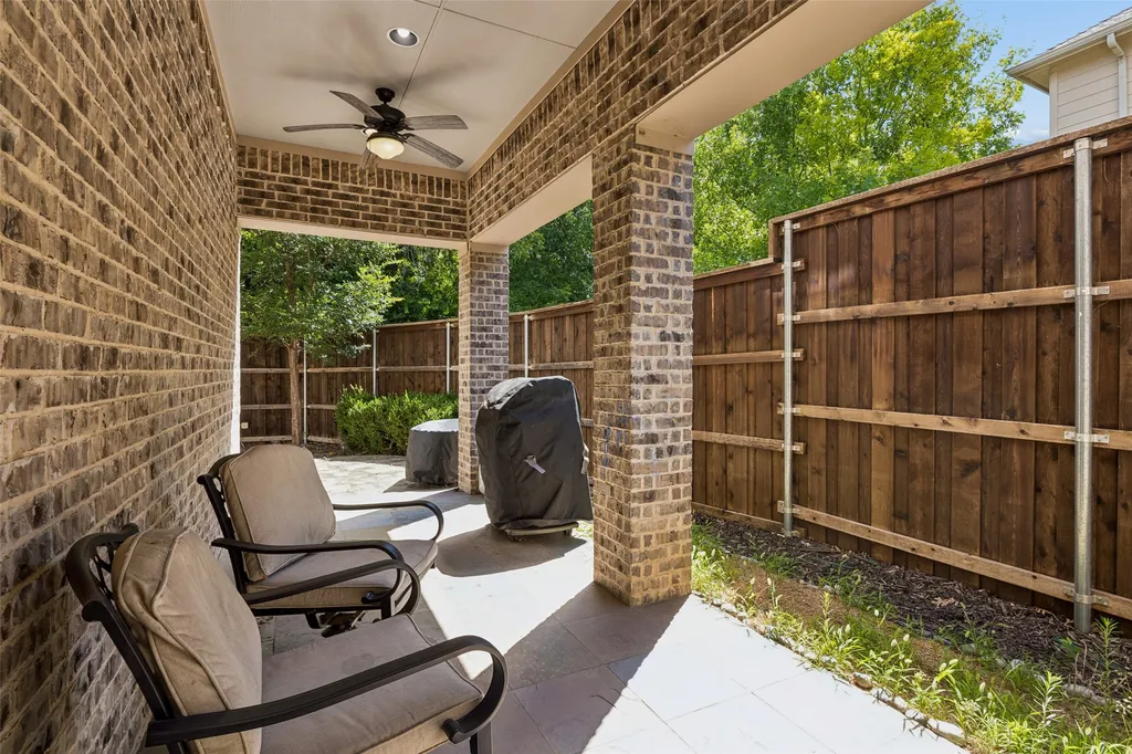 1022 Shadyside Lane Dallas TX 75223