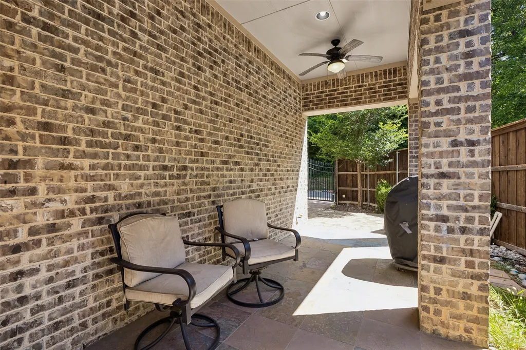 1022 Shadyside Lane Dallas TX 75223