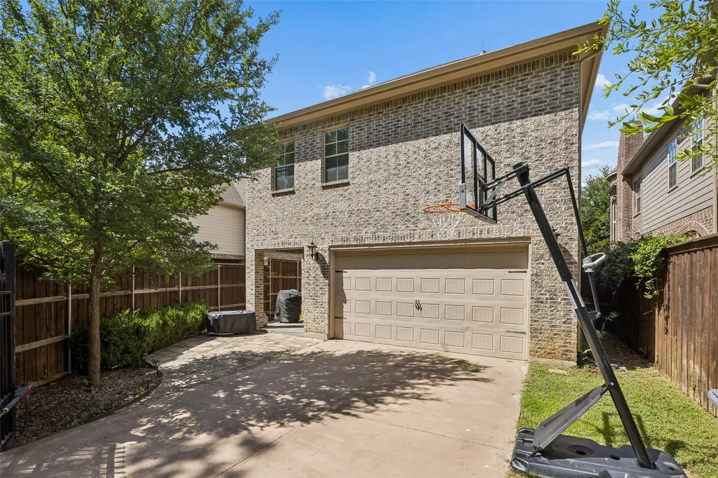 1022 Shadyside Lane Dallas TX 75223