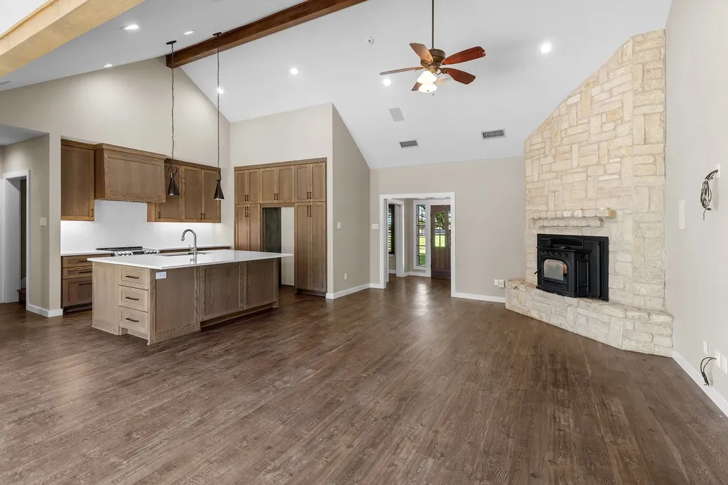 678 Gregory Street Weatherford TX 76087
