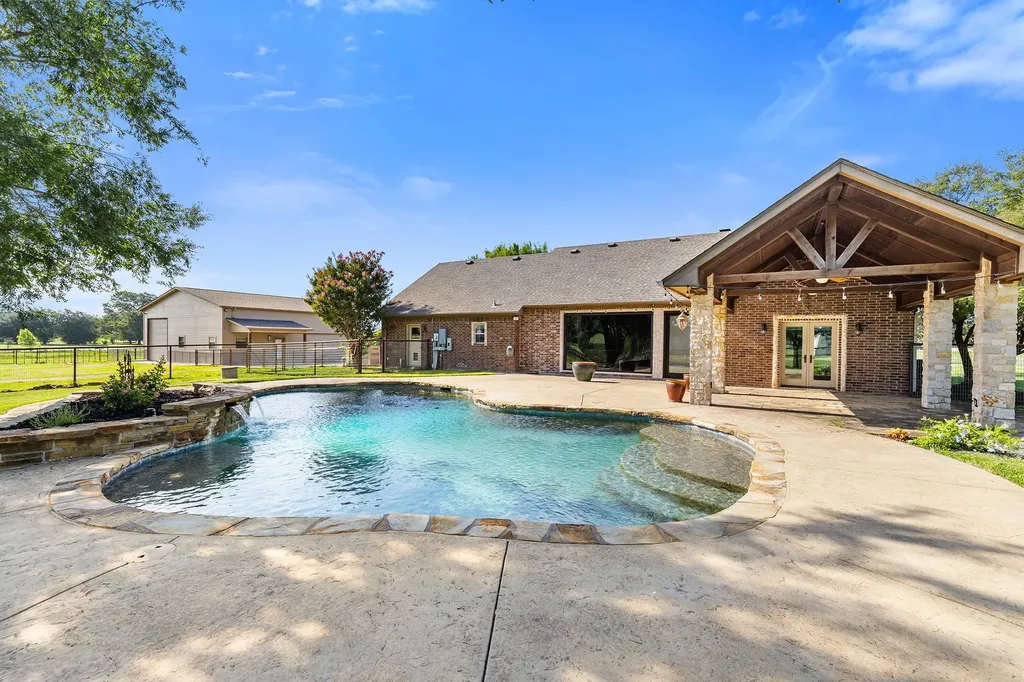 678 Gregory Street Weatherford TX 76087